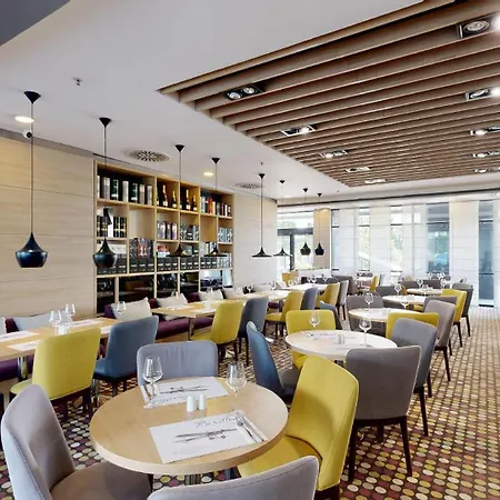 Premier Airport Hotel 4*