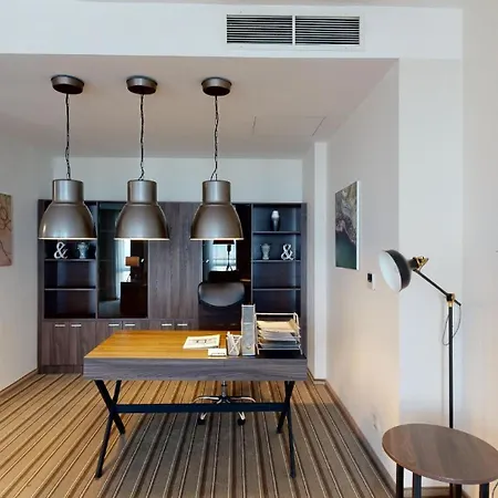 Premier Airport Hotel 4*