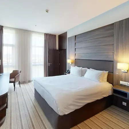 Premier Airport 4*