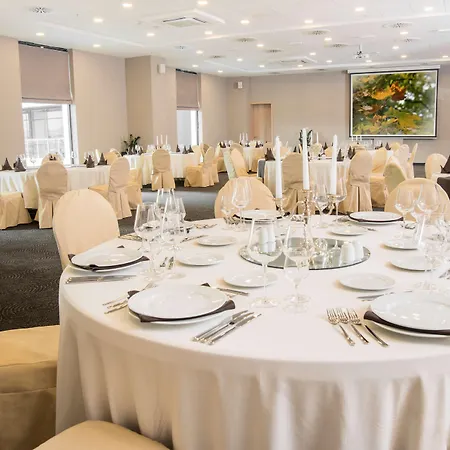 Hotel Premier Airport 4*