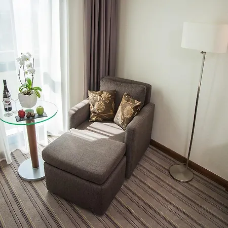 Premier Airport Hotel 4*